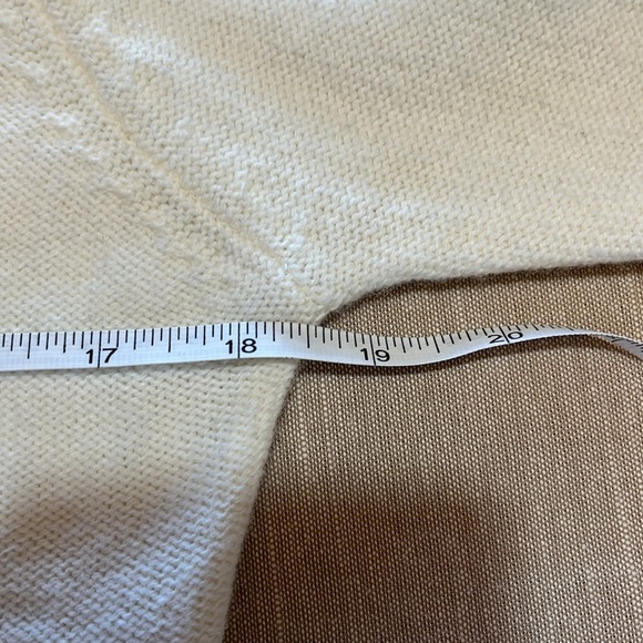 Columbia White crowl neck long sleeve sweater. Size Medium. Pit to pit is 18.5” - Picture 9 of 10